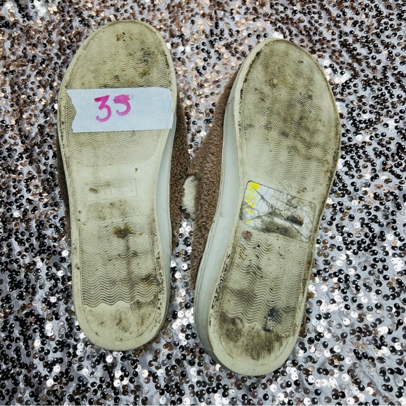 Billabong Fuzzy Slippers Size Unknown Fits like an 8 - Picture 3 of 5